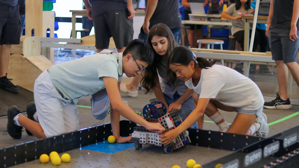 Sphero Blueprint Robotics 如何搭建从课堂到竞赛的机器人学习路径